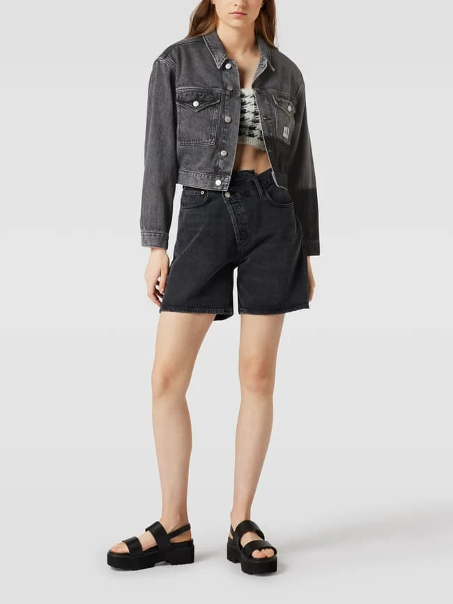 Calvin Klein Jeans Cropped Jeansjacke Mit Label-Patch Aus Leder - Schwarz 1 Calvin Klein Jeans Cropped Jeansjacke Mit Label-Patch Aus Leder - Schwarz