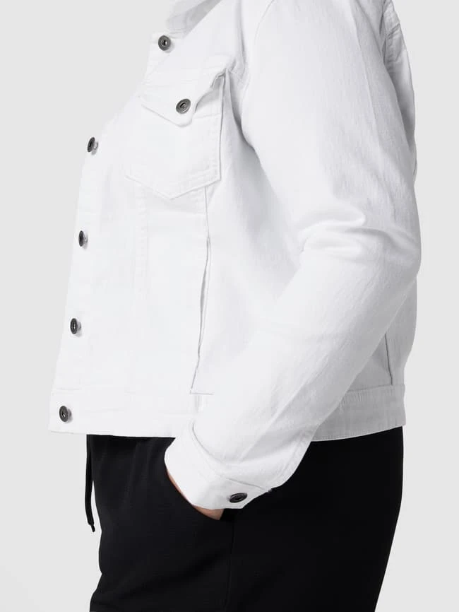 ONLY CARMAKOMA PLUS SIZE Jeansjacke Mit Pattentaschen - Weiß 3 ONLY CARMAKOMA PLUS SIZE Jeansjacke Mit Pattentaschen - Weiß – Bild 3