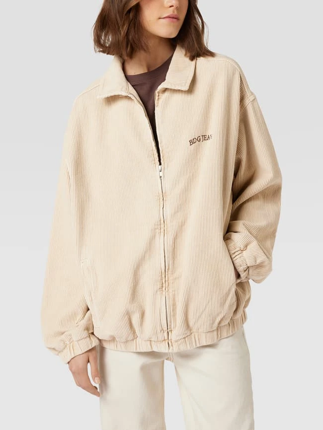 BDG Urban Outfitters Oversized Blouson Aus Cord Mit Label-Stitching - Ecru 4 BDG Urban Outfitters Oversized Blouson Aus Cord Mit Label-Stitching - Ecru – Bild 4