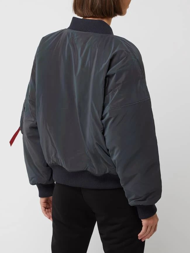 Alpha Industries Oversized Fit Bomber Mit Wattierung - Silber 5 Alpha Industries Oversized Fit Bomber Mit Wattierung - Silber – Bild 5