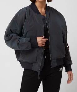 Alpha Industries Oversized Fit Bomber Mit Wattierung - Silber 8 Alpha Industries Oversized Fit Bomber Mit Wattierung - Silber -Gipsy Shop 6h83gk2k6d0l0ii498rk6di2a94jeipl64pj8e2j8t6k4kqh912j8eai991l0c1oa564mia78h238da98h3jgdpj6ks3ecb464p34dpk6or66oj5c8r38p3160p3cohgcpi36do