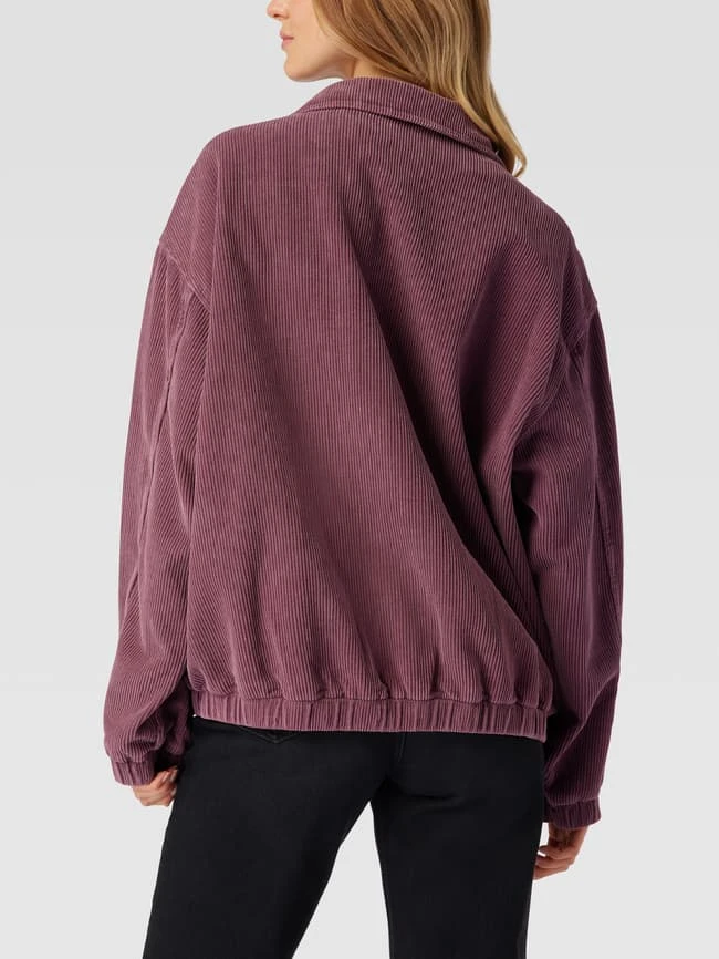 BDG Urban Outfitters Oversized Blouson Aus Cord Mit Label-Stitching - Lila 5 BDG Urban Outfitters Oversized Blouson Aus Cord Mit Label-Stitching - Lila – Bild 5