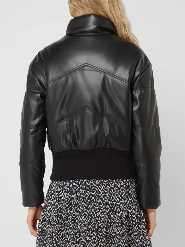 DKNY Jeans Blouson In Leder-Optik - Schwarz 5 DKNY Jeans Blouson In Leder-Optik - Schwarz – Bild 5