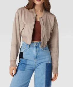Guess Cropped Jacke In Velours-Optik - Taupe -Gipsy Shop 717k4la86l256e288h954l9p6opj2gq1acr50c1la14j0gi46oq42i2la51j8daj99a4mgih9sqjcc9k9d3j8ohi68sj4p1hc9hj6chk6sq3ee1p60p66c9gcksm2chic8p38o8