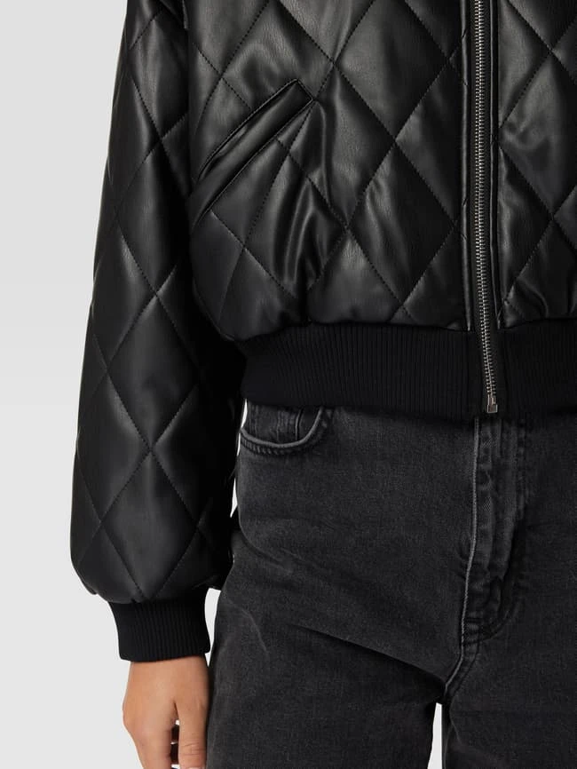 REVIEW Bomberjacke In Leder-Optik - Schwarz 3 REVIEW Bomberjacke In Leder-Optik - Schwarz – Bild 3