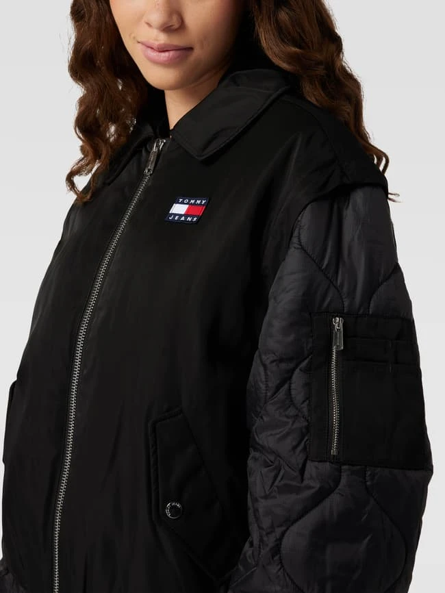 Tommy Jeans Bomberjacke Mit Label-Patch Modell 'SLEEVE BOMBER' - Schwarz 3 Tommy Jeans Bomberjacke Mit Label-Patch Modell 'SLEEVE BOMBER' - Schwarz – Bild 3