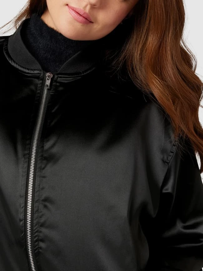 URBAN CLASSICS OVERSIZED Bomberjacke Aus Satin Modell 'Oversized Satin Bomber' - Schwarz 3 URBAN CLASSICS OVERSIZED Bomberjacke Aus Satin Modell 'Oversized Satin Bomber' - Schwarz – Bild 3