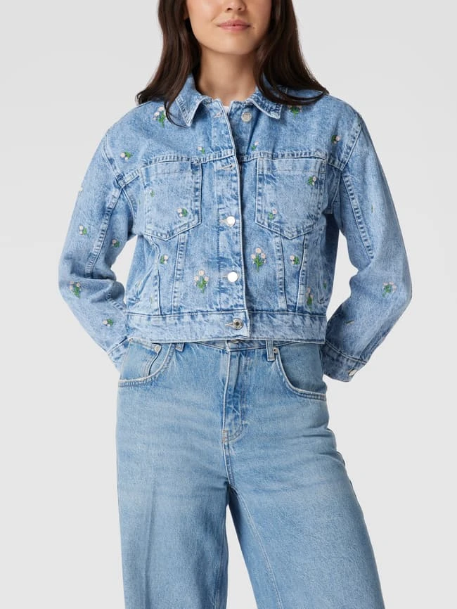 Mango Cropped Jeansjacke Mit Floraler Stickerei - Hellblau 4 Mango Cropped Jeansjacke Mit Floraler Stickerei - Hellblau – Bild 4
