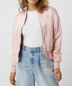 Guess Blouson Mit Message-Stickerei Modell 'Alexia' - Rosa 8 Guess Blouson Mit Message-Stickerei Modell 'Alexia' - Rosa -Gipsy Shop 88q4ih2c9goj6da5a19k2hho695l4lhl6cr4kippaks36iq285a4ajhj9col2daf8d5kali5a0rkqe1oad3m6opgcosmce9nc4p3aohkc4om4ohj6gp3go9o64o34c9ncormcdo
