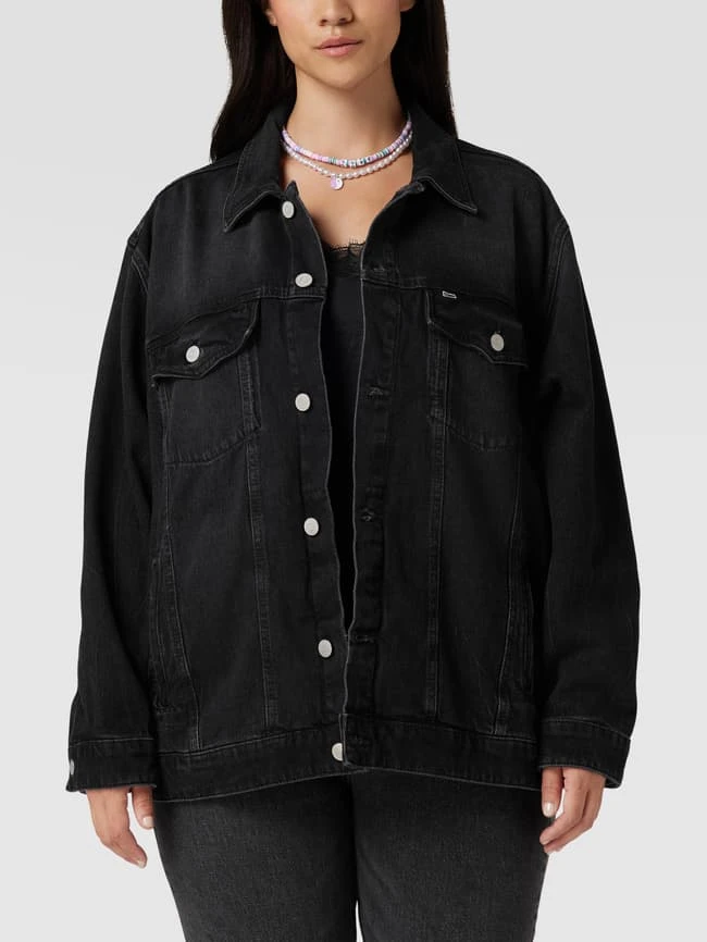 Tommy Jeans Curve PLUS SIZE Jeansjacke Mit Label-Patch Modell 'Trucker' - Schwarz 4 Tommy Jeans Curve PLUS SIZE Jeansjacke Mit Label-Patch Modell 'Trucker' - Schwarz – Bild 4