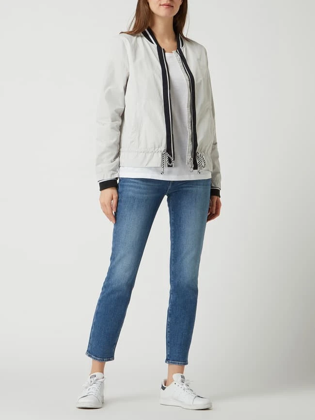 Amber & June Blouson Mit Zweiwege-Reißverschluss - Sand 1 Amber & June Blouson Mit Zweiwege-Reißverschluss - Sand