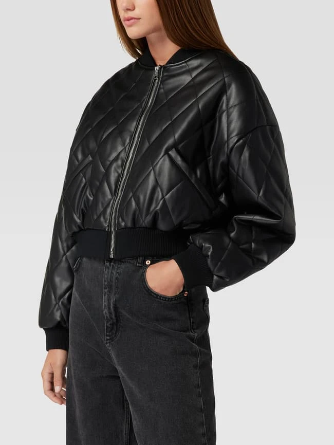 REVIEW Bomberjacke In Leder-Optik - Schwarz 4 REVIEW Bomberjacke In Leder-Optik - Schwarz – Bild 4