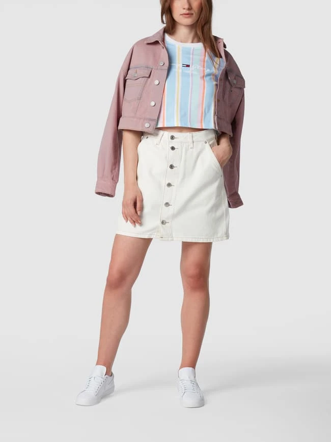Tommy Jeans Cropped Jeansjacke Mit Knopfleiste - Pink 1 Tommy Jeans Cropped Jeansjacke Mit Knopfleiste - Pink