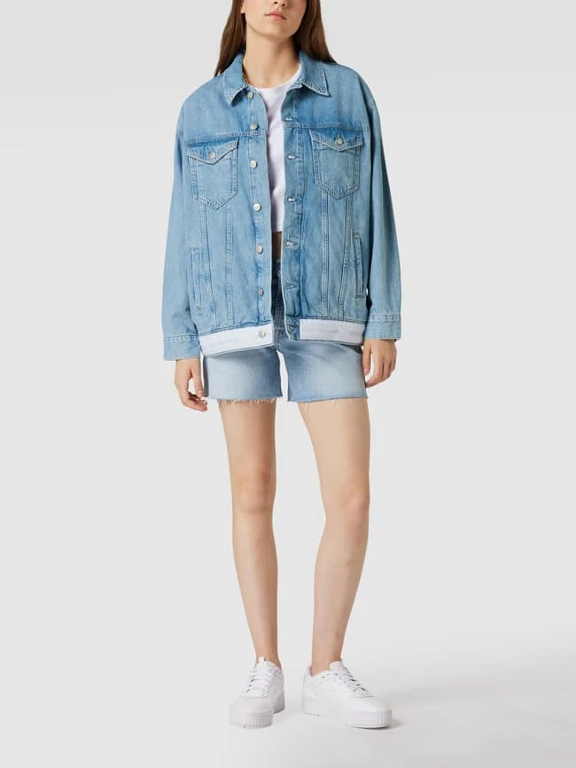 Calvin Klein Jeans Oversized Jeansjacke Mit Label-Details - Jeans 1 Calvin Klein Jeans Oversized Jeansjacke Mit Label-Details - Jeans