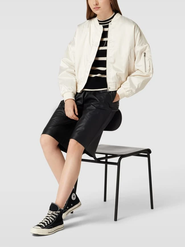 URBAN CLASSICS Oversized Bomberjacke Mit Reißverschlusstaschen - Sand 1 URBAN CLASSICS Oversized Bomberjacke Mit Reißverschlusstaschen - Sand