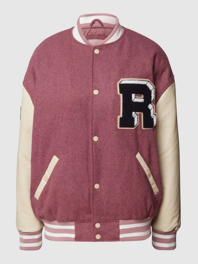 REVIEW Collegejacke Mit Label-Patch - Mauve 2 REVIEW Collegejacke Mit Label-Patch - Mauve – Bild 2