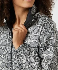 Calvin Klein Jeans Blouson Mit Wendefunktion - Schwarz 8 Calvin Klein Jeans Blouson Mit Wendefunktion - Schwarz -Gipsy Shop 913l8chm68s36i2c74q3aj2l9534ck2269350jhn8t9k6ka560qlal1l90skkca460pkoi1h6grkgihmah3j2pj1cks6copickrmcphk6oq30oj66csj2c9g6hi6copn6goj0p0