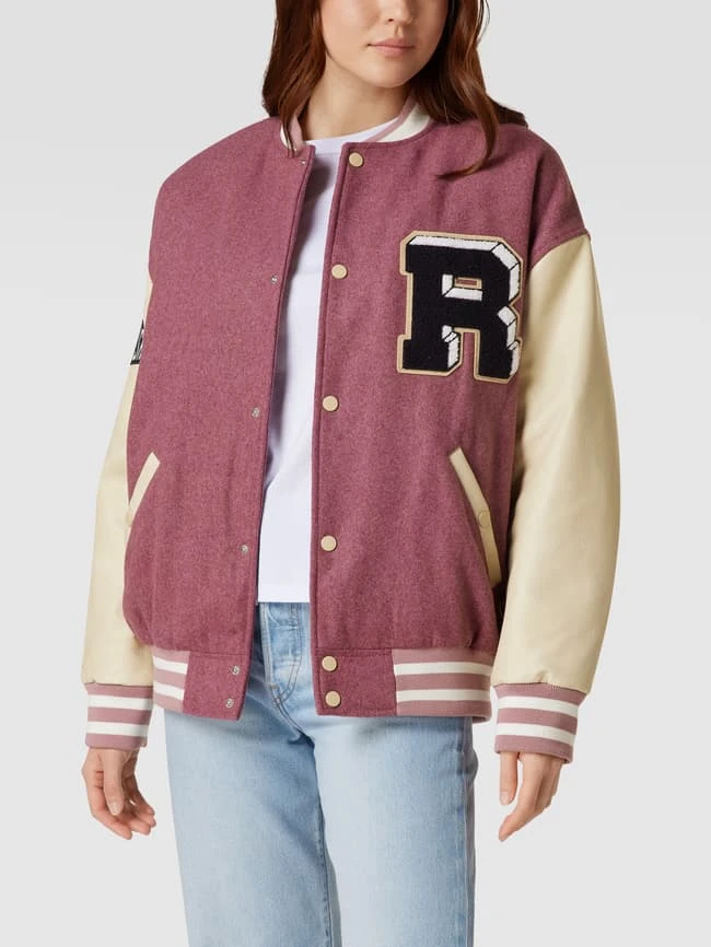 REVIEW Collegejacke Mit Label-Patch - Mauve 4 REVIEW Collegejacke Mit Label-Patch - Mauve – Bild 4