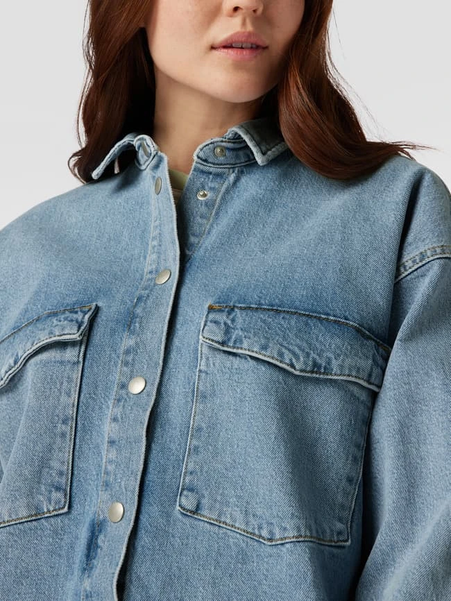 REVIEW Jeansjacke Mit Pattentaschen - Blau 3 REVIEW Jeansjacke Mit Pattentaschen - Blau – Bild 3