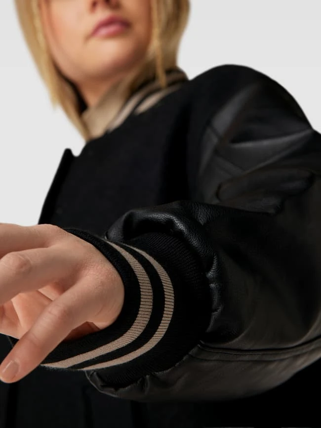 EDITED College-Jacke Mit Leistentaschen Modell 'Emmi Jacket' - Schwarz 3 EDITED College-Jacke Mit Leistentaschen Modell 'Emmi Jacket' - Schwarz – Bild 3