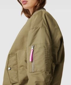 REVIEW Bomberjacke Mit Label-Details - Lindgrün 7 REVIEW Bomberjacke Mit Label-Details - Lindgrün -Gipsy Shop 9gok6li4616kcjim950jaca68d944ji784ol8h1k8p0k6h2m9tb4ehi4adajal2a9l9kujqh8t0lchae84o68e9g6lh30cj561i3ic9k69imcohk68omco9m74s30e1lc5gm4p8