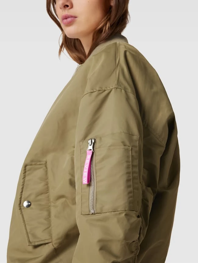 REVIEW Bomberjacke Mit Label-Details - Lindgrün 3 REVIEW Bomberjacke Mit Label-Details - Lindgrün – Bild 3