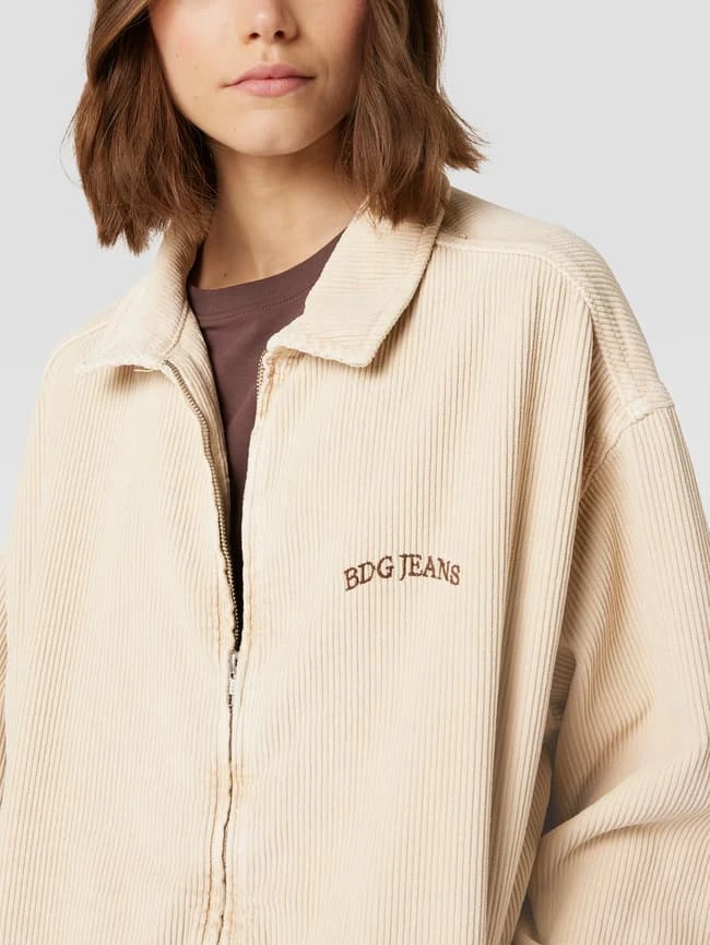 BDG Urban Outfitters Oversized Blouson Aus Cord Mit Label-Stitching - Ecru 3 BDG Urban Outfitters Oversized Blouson Aus Cord Mit Label-Stitching - Ecru – Bild 3