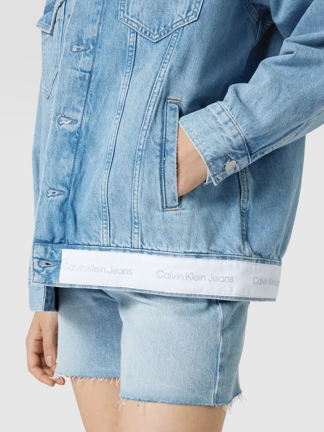 Calvin Klein Jeans Oversized Jeansjacke Mit Label-Details - Jeans 3 Calvin Klein Jeans Oversized Jeansjacke Mit Label-Details - Jeans – Bild 3