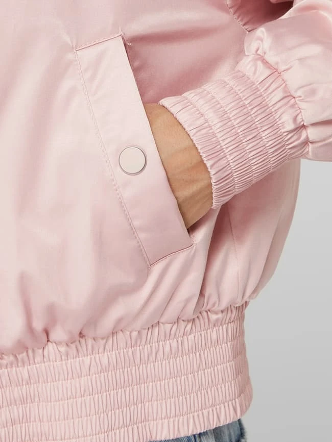 Guess Blouson Mit Message-Stickerei Modell 'Alexia' - Rosa 3 Guess Blouson Mit Message-Stickerei Modell 'Alexia' - Rosa – Bild 3