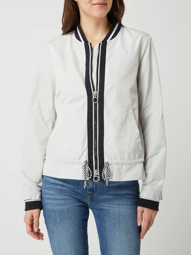 Amber & June Blouson Mit Zweiwege-Reißverschluss - Sand 4 Amber & June Blouson Mit Zweiwege-Reißverschluss - Sand – Bild 4