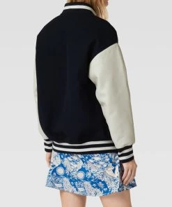 Jake*s Casual College-Jacke Mit Kontraststreifen - Marineblau -Gipsy Shop a534ahae6co54kqf9pak6gih6p7jgdi26oq4chpg8ko32lif60s4sjal98pkihqg9ko54i1oa0p44ki76co36cpi6gr3aphp70r62d9k6gs3ceb161gm6d9p61hmap9j6kp68c0