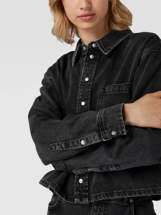 Calvin Klein Jeans Cropped Jeansjacke Mit Label-Patch - Schwarz 3 Calvin Klein Jeans Cropped Jeansjacke Mit Label-Patch - Schwarz – Bild 3