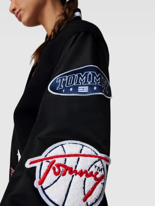Tommy Jeans Oversized College-Jacke Mit Label-Patches - Schwarz 3 Tommy Jeans Oversized College-Jacke Mit Label-Patches - Schwarz – Bild 3