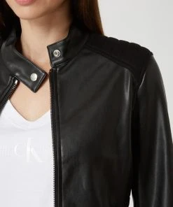 Calvin Klein Jeans Jacke In Leder-Optik Mit Stehkragen - Schwarz 7 Calvin Klein Jeans Jacke In Leder-Optik Mit Stehkragen - Schwarz -Gipsy Shop ad3jadhh64o4egijaorkeiph7525acam6p65ce228coj8ii584r5ak239l7kce2l6gr3ejhp9gskqcpl6ko34d9mcoojeor4c4pj4c1k6co64e9j64q34c1lc8o30dhg71h36c0