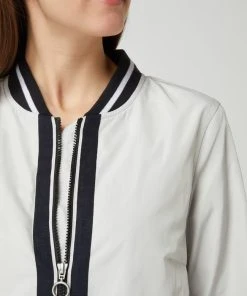 Amber & June Blouson Mit Zweiwege-Reißverschluss - Sand 7 Amber & June Blouson Mit Zweiwege-Reißverschluss - Sand -Gipsy Shop ad84ii9h8l24cg9m8d24el2g9so52h1o6923ggah68q4gkii89936dq69t33gdqh6d74ola4ah734h216co6aoj36hj62e3165ij0opk6di62e1jcdgjidj475ijgeb461j36d8