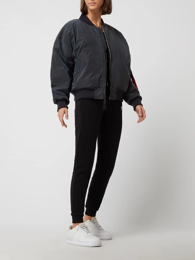 Alpha Industries Oversized Fit Bomber Mit Wattierung - Silber 1 Alpha Industries Oversized Fit Bomber Mit Wattierung - Silber