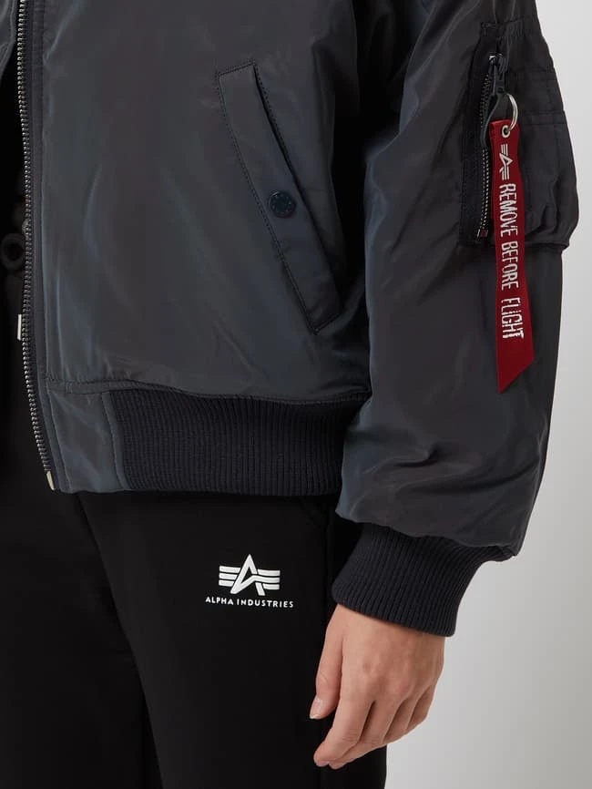 Alpha Industries Oversized Fit Bomber Mit Wattierung - Silber 3 Alpha Industries Oversized Fit Bomber Mit Wattierung - Silber – Bild 3