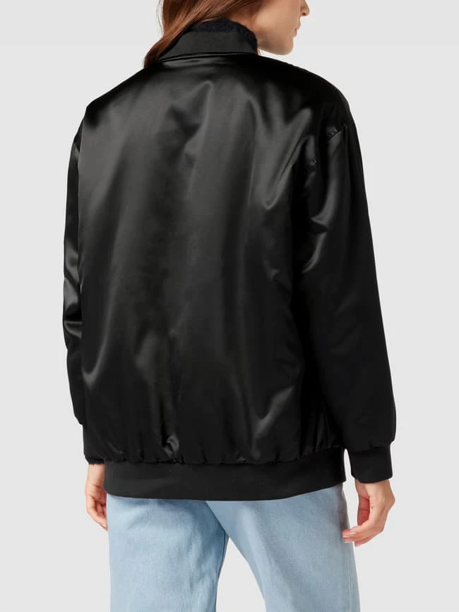 URBAN CLASSICS OVERSIZED Bomberjacke Aus Satin Modell 'Oversized Satin Bomber' - Schwarz 5 URBAN CLASSICS OVERSIZED Bomberjacke Aus Satin Modell 'Oversized Satin Bomber' - Schwarz – Bild 5